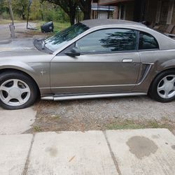 2004 Ford Mustang