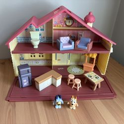 Disney Bluey Heeler Family Home Dollhouse Playset With Bingo Bluey Figures & Accessories 