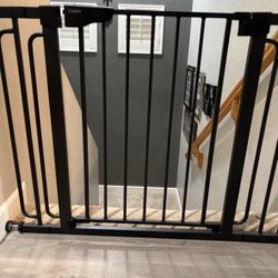 Extra Wide Pet Gate / Baby Gate - Fits Openings 28.7” - 57”