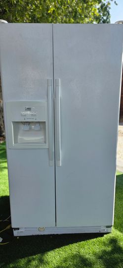 Whirlpool Estate Refrigerator