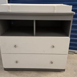 White/gray  Baby Changing Station 