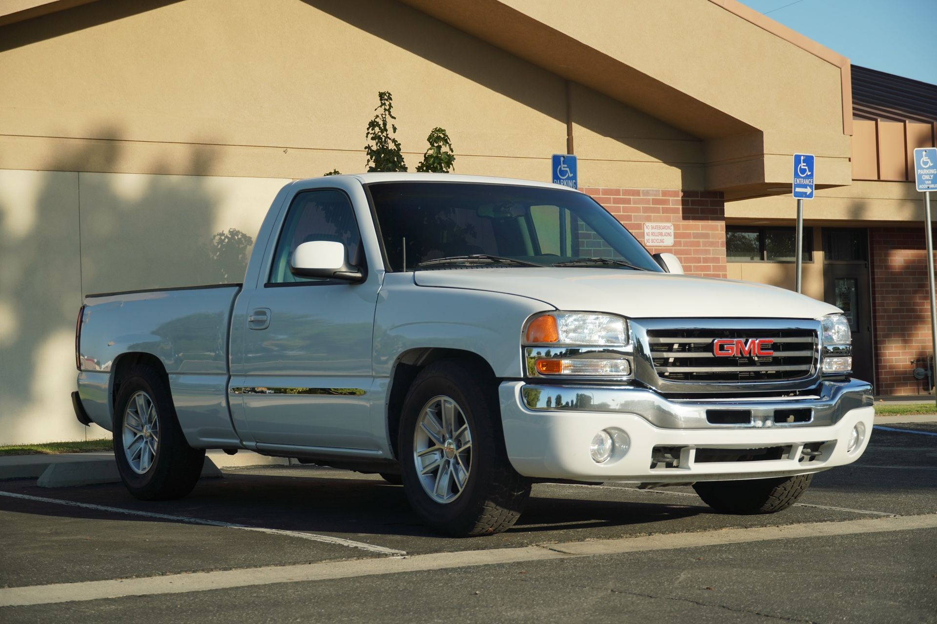 2006 GMC Sierra for Sale in Mcfarland, CA - OfferUp