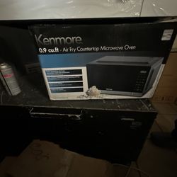 Brand New Kenmore 0.9 Cu Ft Air Fry Countertop Microwave – 3-in-1 