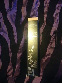 Ladies luminous concealer