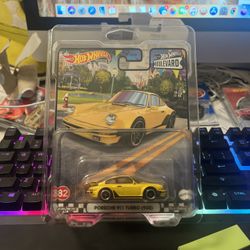 Hot Wheels Premium Porsche 911 Turbo 