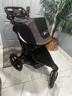 Great BOB Revolution stroller, with everything functioning
