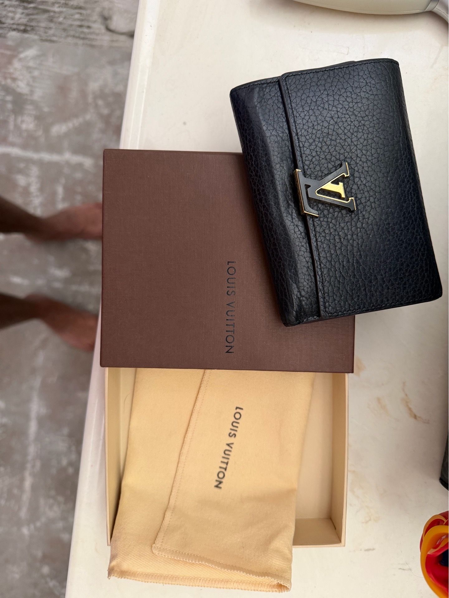 LOUIS VUITTON Capucines Compact