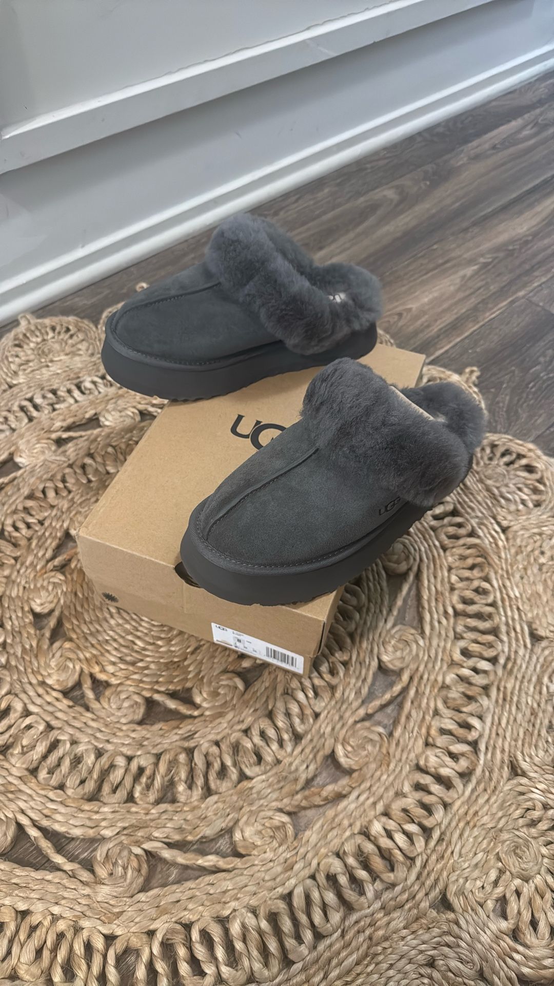 UGGs GREY sz 8 Women’s