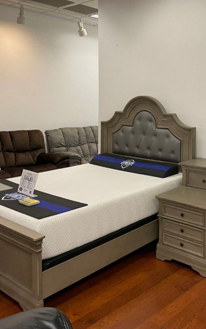 *Manager's Special!!!*---Floor Model Frisco Queen Bed/Nightstand Sets---Now $598!!!---Delivery/$10 Down FinancingðŸ¤