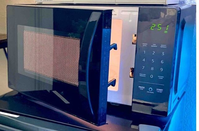 Amazon “Smart” Microwave Compatible with Alexa