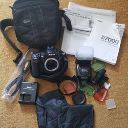 Nikon D7000 Camera And SB-700 Flash