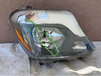 2014-2017 Mercedes Benz Sprinter 2500 Headlight Halogen Passenger Side
