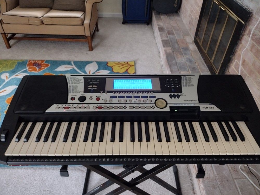 YAMAHA PSR 550
