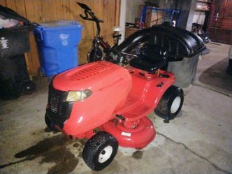 Troy-Bilt 42-in riding lawn mower with the leaf catcher