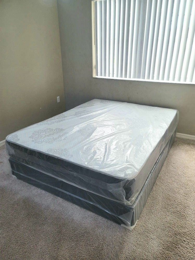 NEW QUEEN-SIZE MATTRESS AND BOX SPRING 💤