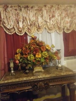 Florero y candeleros