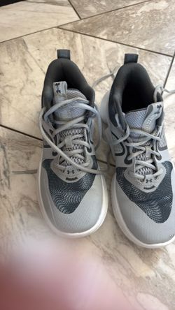 Under Armor Basketball Shoes women’s size 9/ men size 7