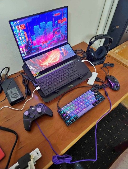 AsUs ROG Zephyrus Duo 16 Gaming
Laptop with Extra Accessories
