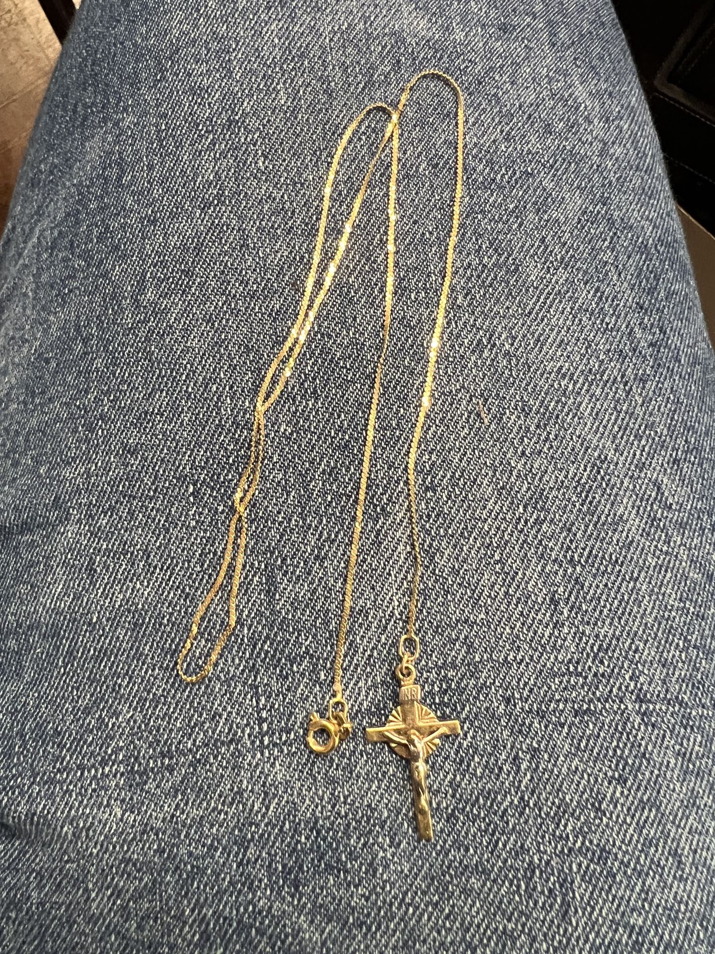 14K Yellow Gold Lord Jesus Christ Crucifix Cross Necklace Charm Pendant 2.3g