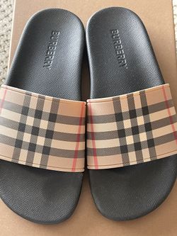 Burberry Sandals/ Bucket Hat