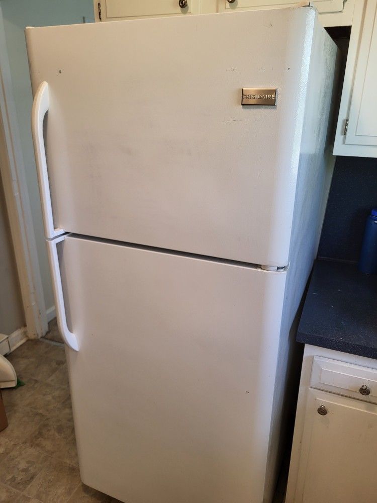 Fridge With Ice Maker