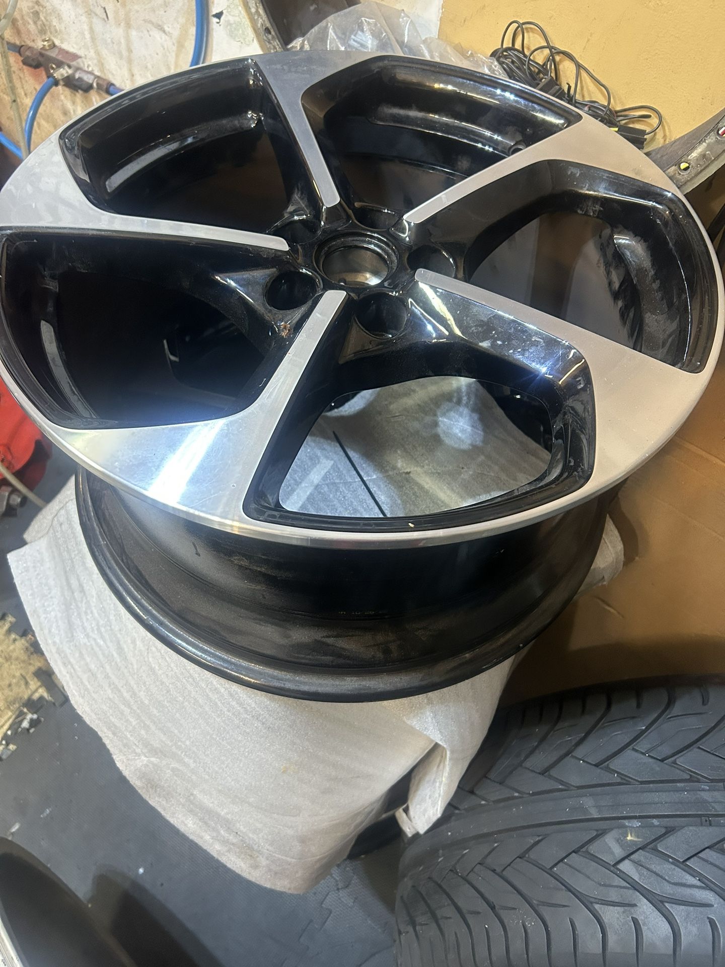 20โ LUCIUS WHEELS
