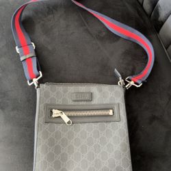 Gucci GG Supreme  crossbody