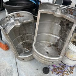 CUSTOM KEG URINAL 