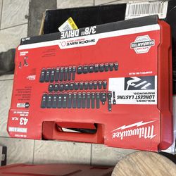 Milwaukee SHOCKWAVE 3/8 in. Drive SAE and Metric 6 Point Impact Socket Set (43-Piece)
