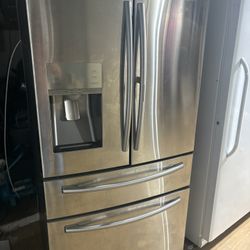 28 cu. ft. 4-Door French Door Smart Refrigerator in Fingerprint Resistant Stainless Steel, Standard Depth