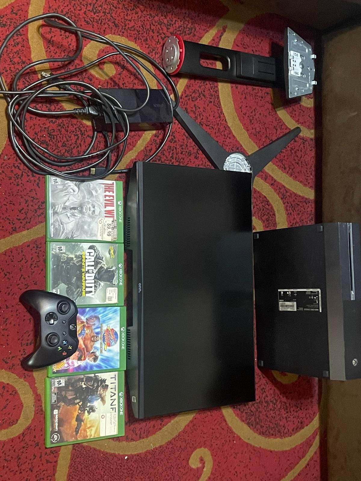 Xbox One With Games, Controller And Monitor 300-260
