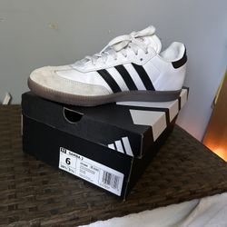 OG Samba Adidas Size 6Youth /Women8