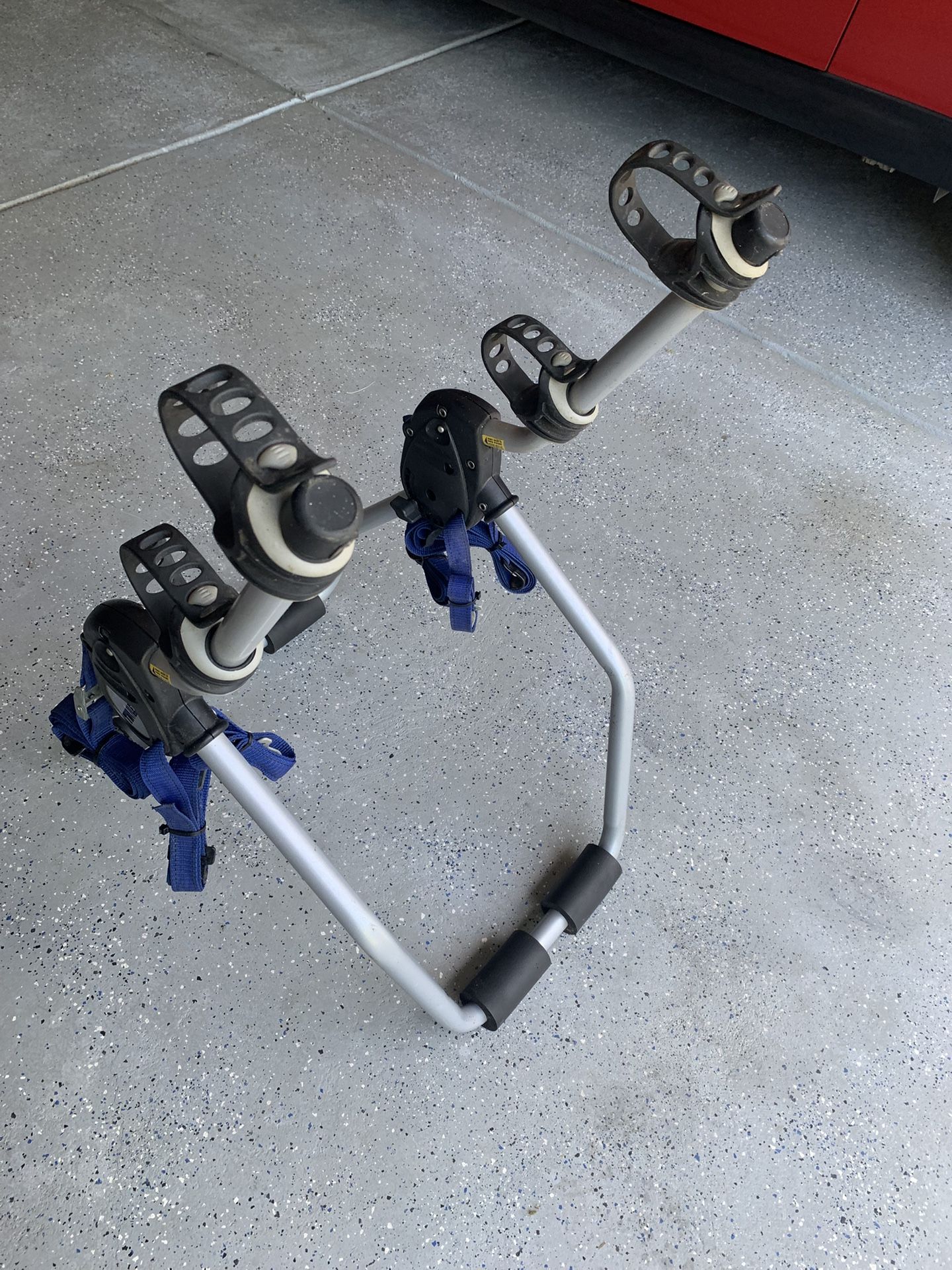 Thule Bike Rack / 2 Bikes / Trunk Mount - EC!