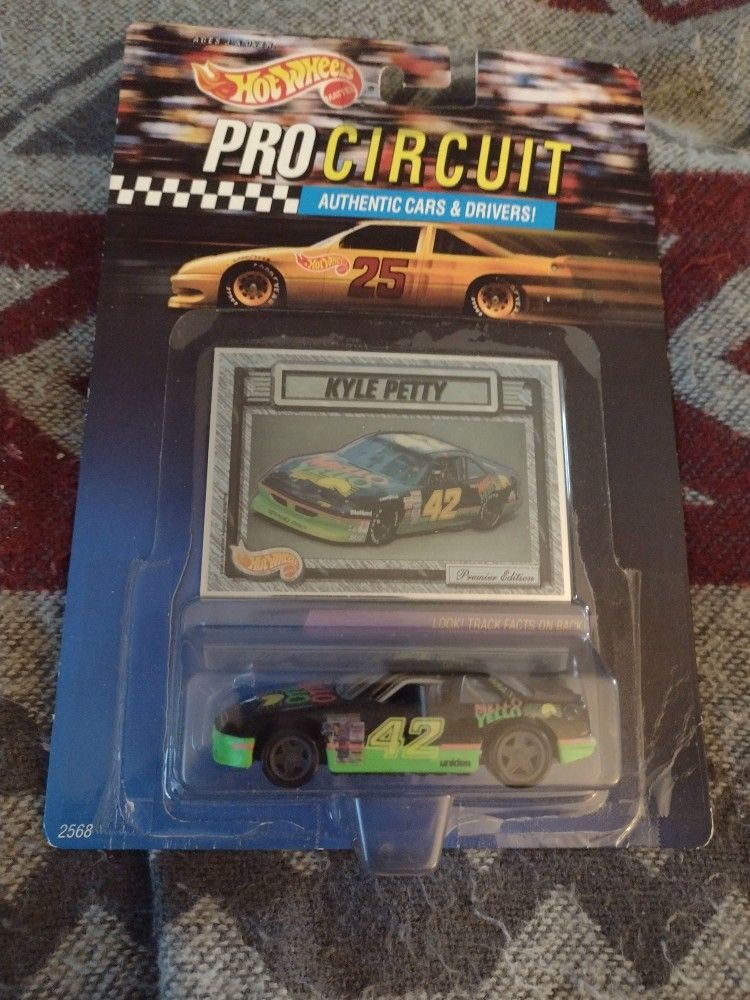 Hot Wheels Pro Circuit 1/64. Diecast Kyle Petty Melo Yellow. Cash Porch Pickup Redmond