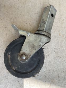 Heavy Duty 5” caster wheels with brakes. Very nice