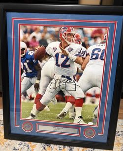 BUFFALO BILLS Jim Kelly Signed Photo. Complete with JSA COA. Measures 22x26