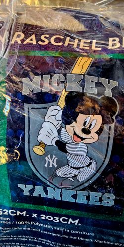 TWIN SIZE MICKEY YANKEES BLANKET
