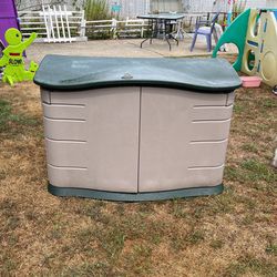 RUBBERMAID OUTDOOR STORAGE SHED for Sale in Bay Shore, NY - OfferUp