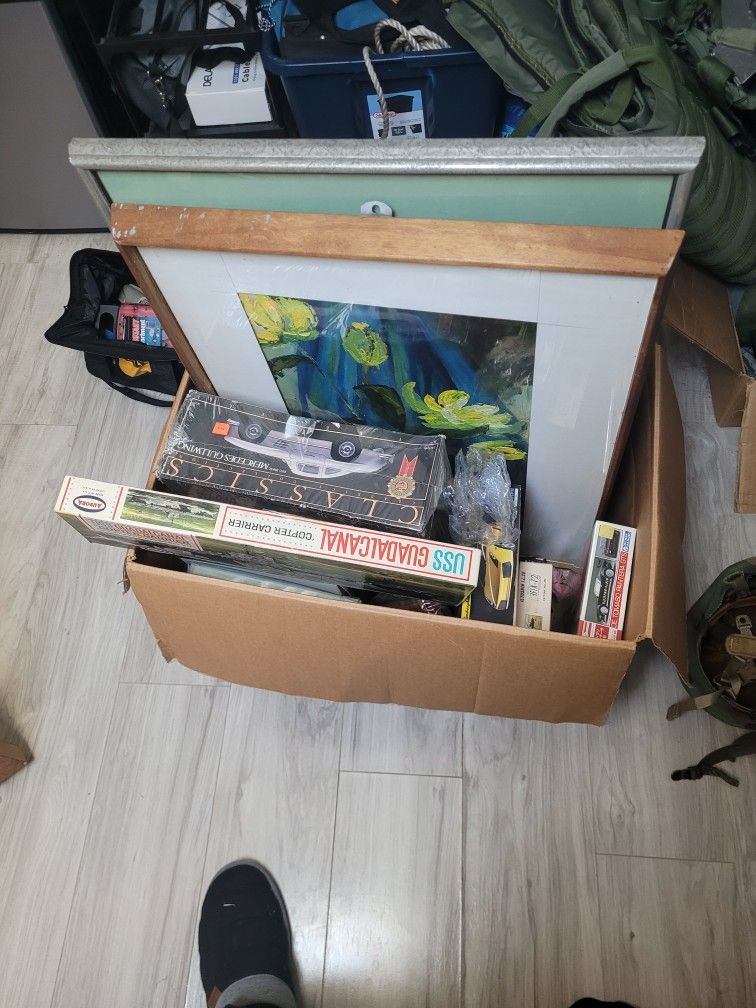 Vintage Paintings, Photos, And Buildable Models