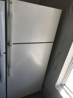 Ge apartment sizes refrigerator (beige color)