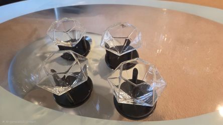 Diamond Whiskey glasses with stand
