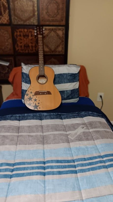 Guitar. ,[Guitarra]