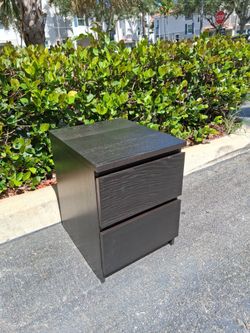 Nightstand W16 D19" H21" (like new)
