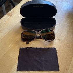 Michael Kohrs Sunglasses w/case - NO SCRATCHES