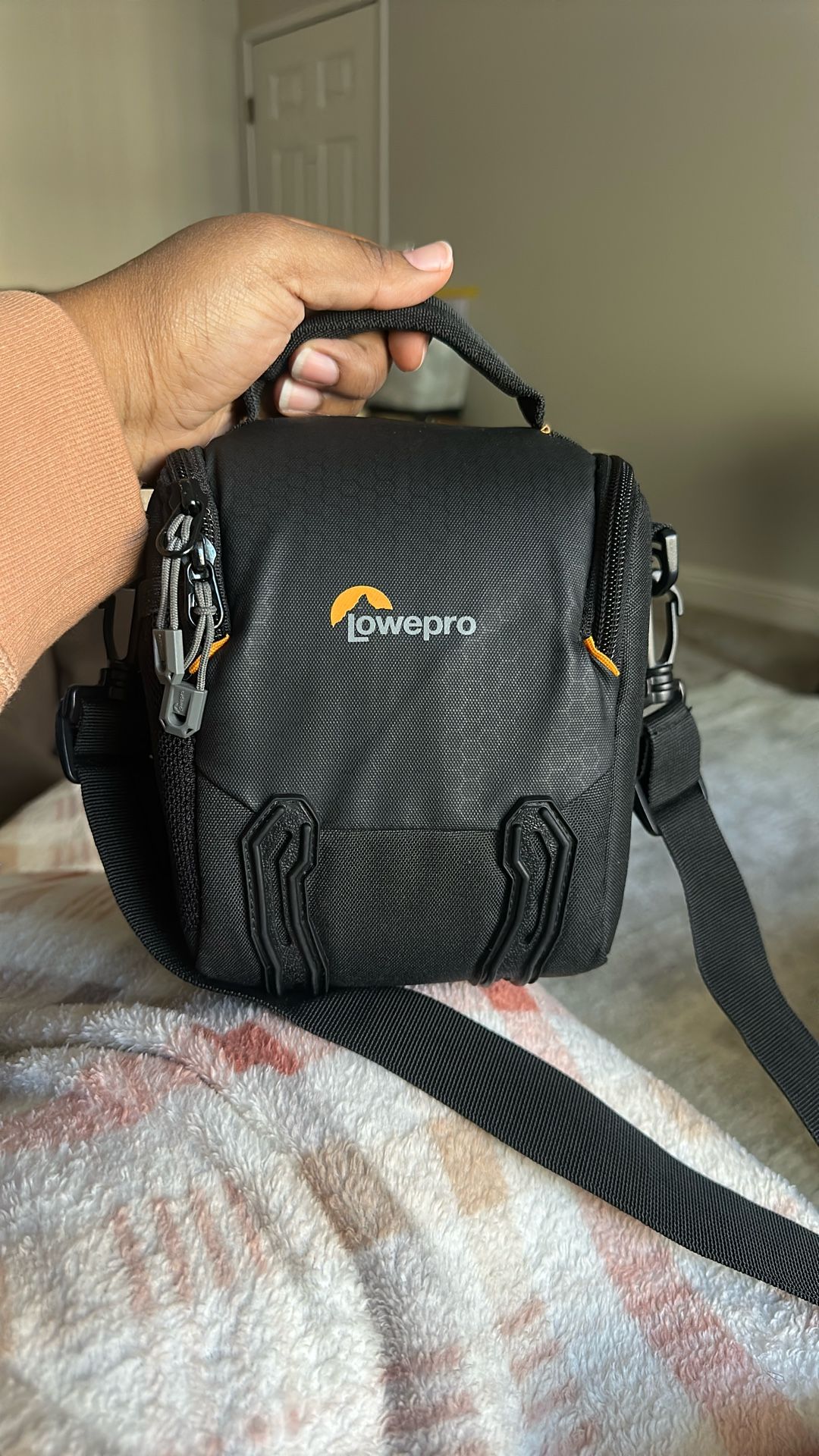 Lowepro - Adventura Go SH 120 Bag - Black
