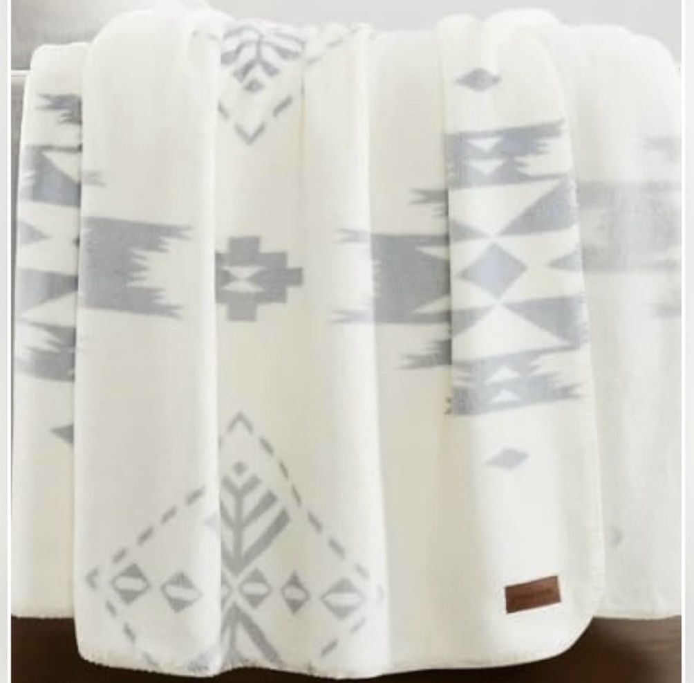 PENDLETON Ultra Soft Sherpa Fleece Plush Throw 50”x70" (Birch Tree) New