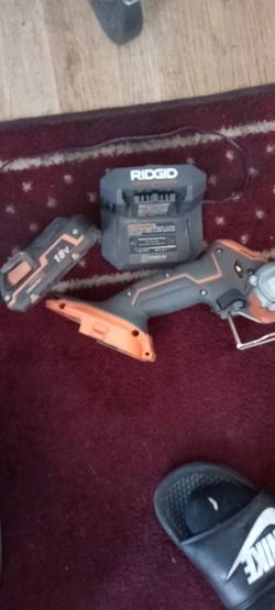 RIDGID 18V SubCompact Saw Kit - Tool, Battery & Charger