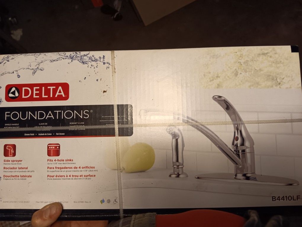 Delta Kitchen Faucet New In Box B4410lf
