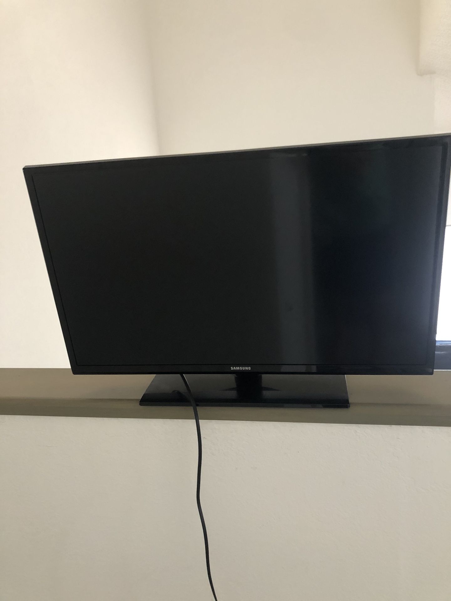 Samsung UN32EH4003F LCD Flat Screen TV