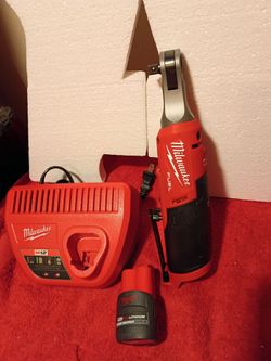M12 Milwaukee fuel 3/8 ratchet kit completo $$200 fijo